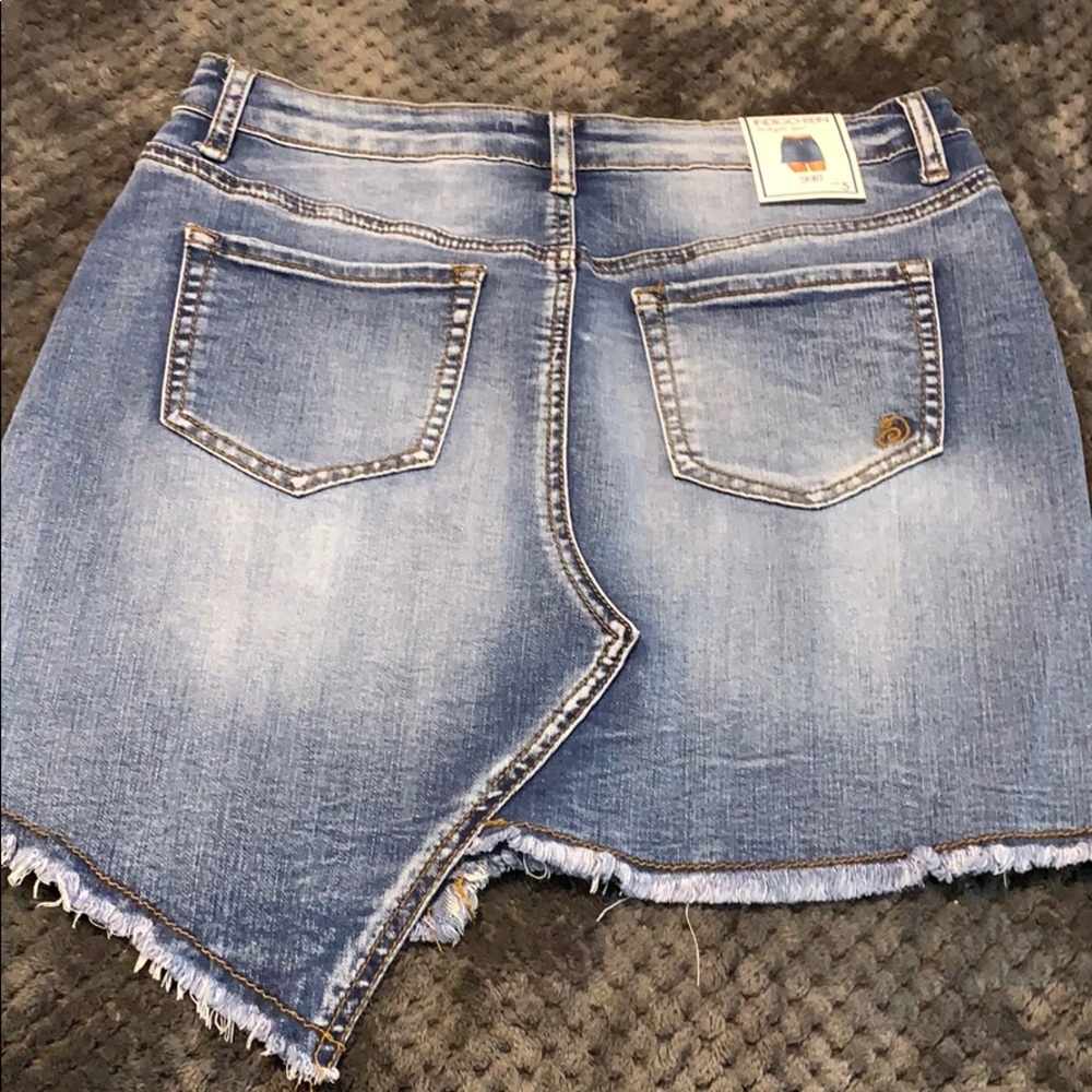 Skirt - Picture 2 of 2